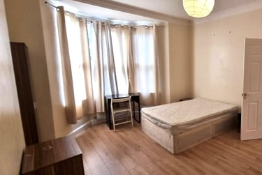 2 bed flat, Simonside Terrace, Heaton, Newcastle, NE65JY - Image 2